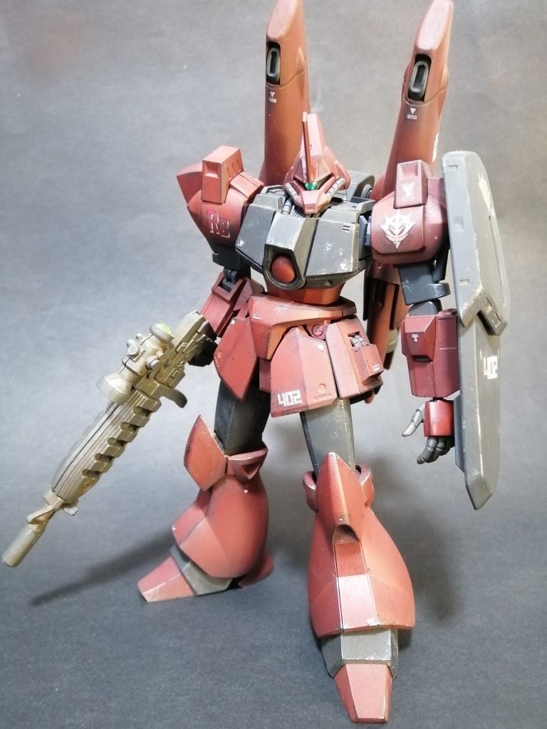 前面。リバイブされたガルバルディβをジョニーライデン中佐機という設定で色替えして魔改造。 武器はガンダムエースのライフルを持たせてます。埃かぶってた過去作を綺麗にして投稿しました。