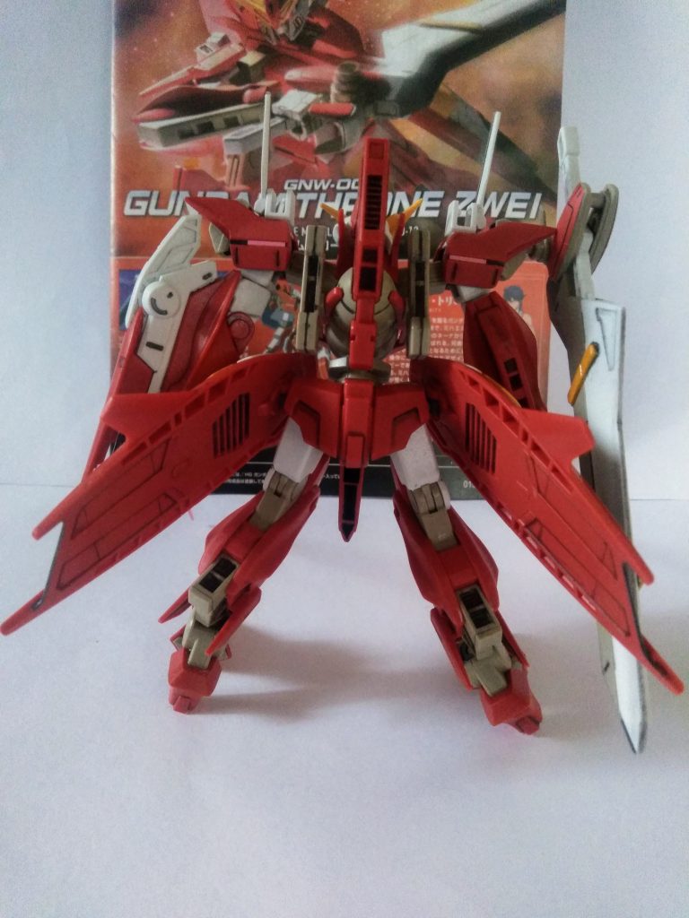 視聴中、『GN ファング』がなんの脈絡もなく使用され、『なっ！なにぃー！！OO にもファンネルがっ！！！』と度肝を抜かれました。残念ながらこのキットは『GN ファング』は再現されてません😫