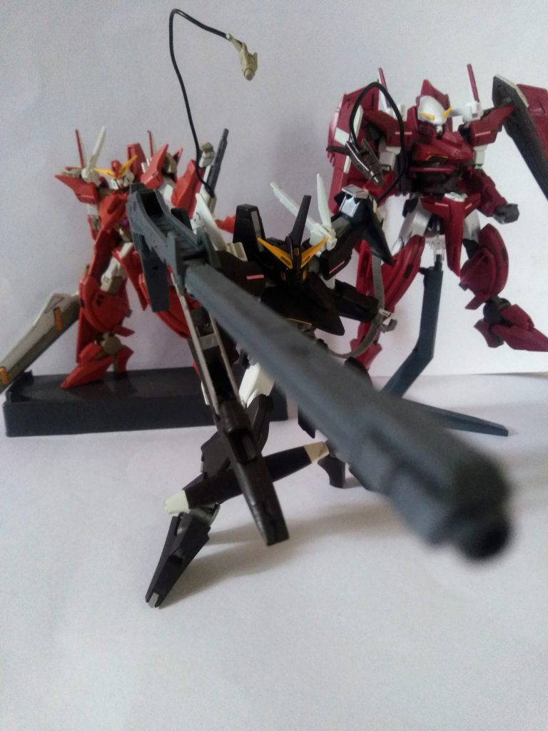 『GN ハイ メガ ランチャー 展開！』後ろの2機よりGN粒子を補給。そして、発射！！ こういった『三位一体攻撃』ほんと大好き😆💕　思えば、この人達のお陰で『界王け…❌　トランザム』が使えるようになったんだし、感謝をしなければ😔お目汚し ありがとうございました。