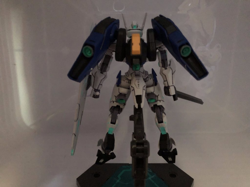 追加後ろ姿を載せてませんでした・・・！後ろもうっすら光ってます！