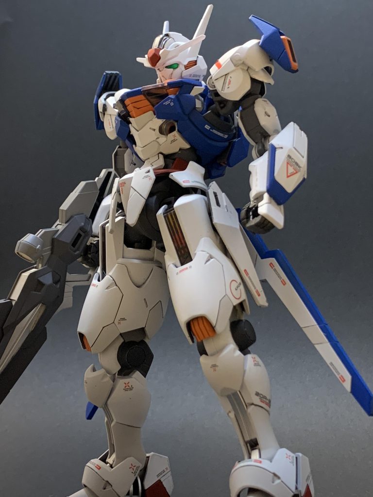 おしりに羽が付くの、かわいいですよね。ふとももが太いのもあいまって、シルエットに女性っぽさがありますなー。