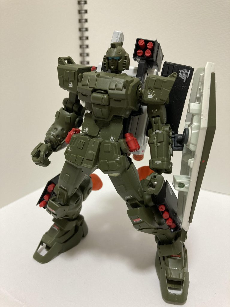 機体各所にプラ板でディテールアップを行っています。ガトリングを撃つやつはゴテゴテじゃ無いとダメなんだ…！