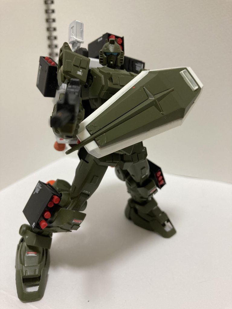 自衛用に100mmショートマシンガン装備。