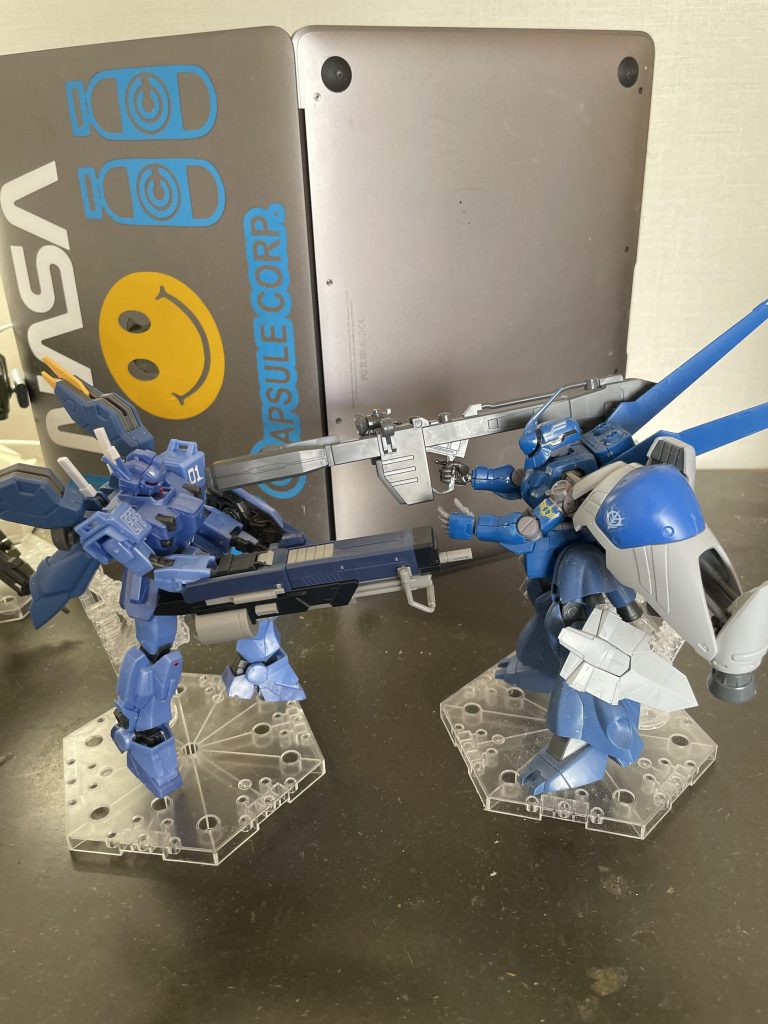 最初に投稿したミキシングドラッツェの対抗馬として作りました。バックパックは黄色いフィンを展開してEXAM発動っぽくもなりますw