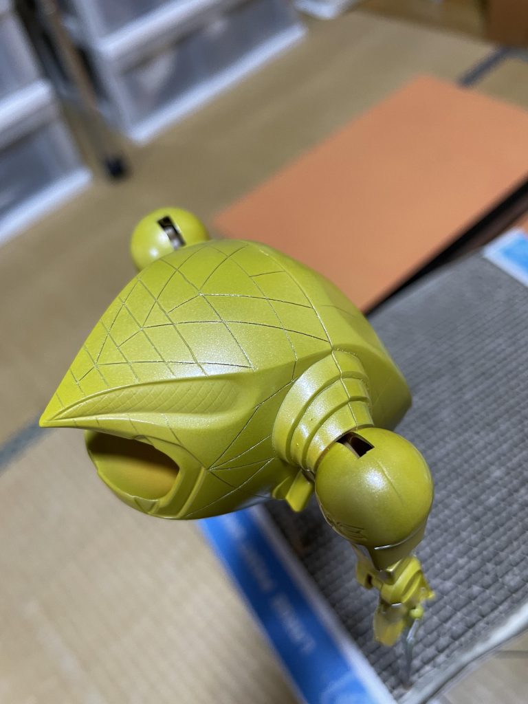 ボディはパールイエローです。目がどこまでなのか分かりにくいので塗るのが大変