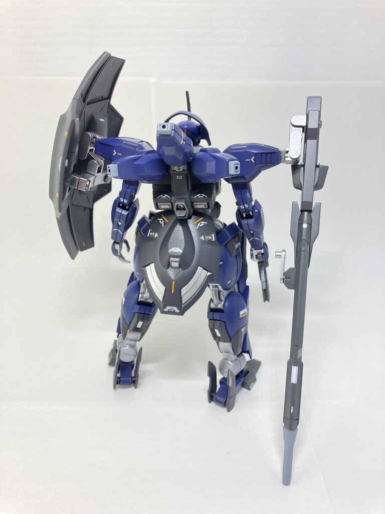 背中のイーシュヴァラの配置を4つでX字状にするか、Hi-νのフィンファンネルみたいにマウントするか、画像の3つにするかで色々悩みましたが、変に盛り過ぎず扱いやすい3つにしました。