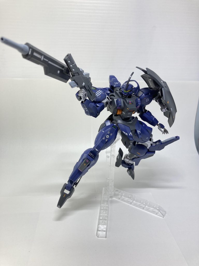 ・ビームランチャーはライフルがグリップ兼用となるように合体？するようにしました。リゼル隊長機の装備してるメガビームランチャーがイメージです。