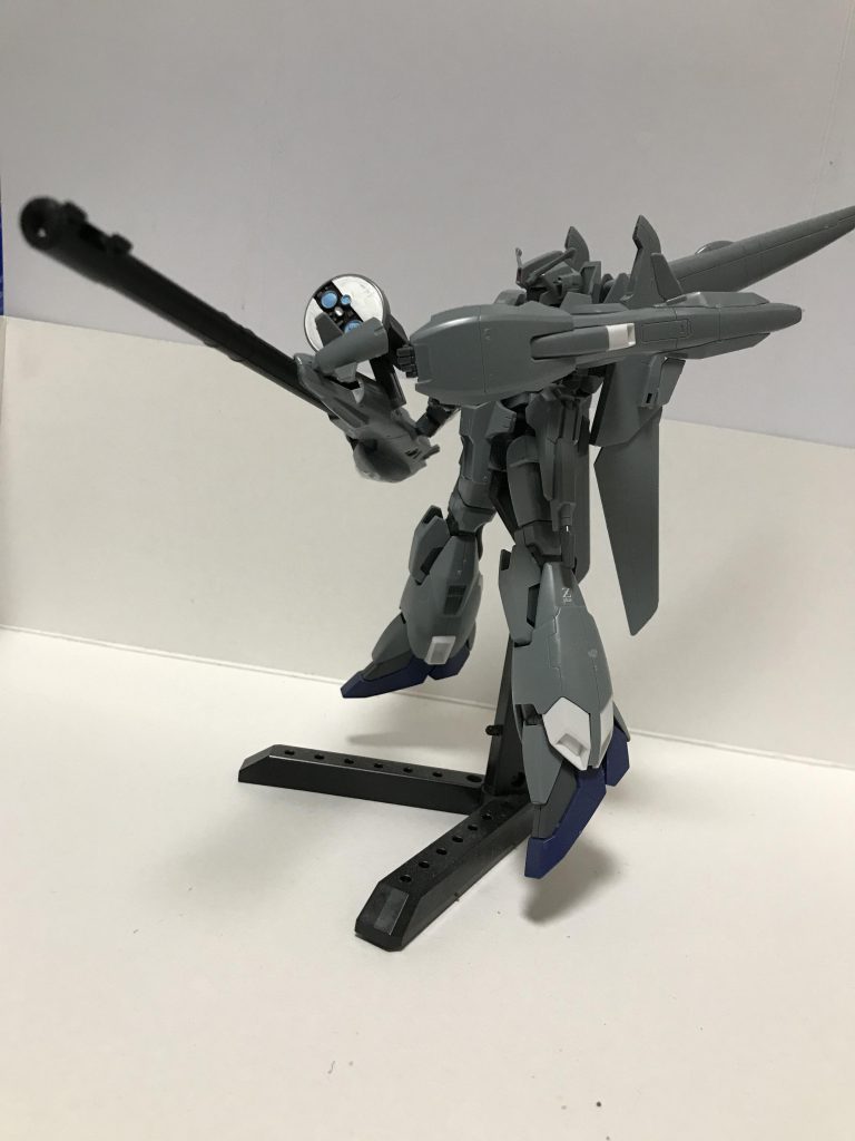 腕との接続はボールジョイントでとにかく自由に動き、好きに構えられます。