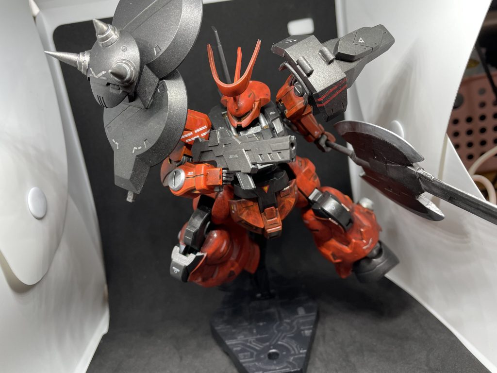 シールドはジャンクパーツをくっつけて、ゴテゴテに