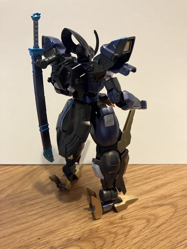 うしろ。漢は背中で語られるとテンションが上がるんだ。