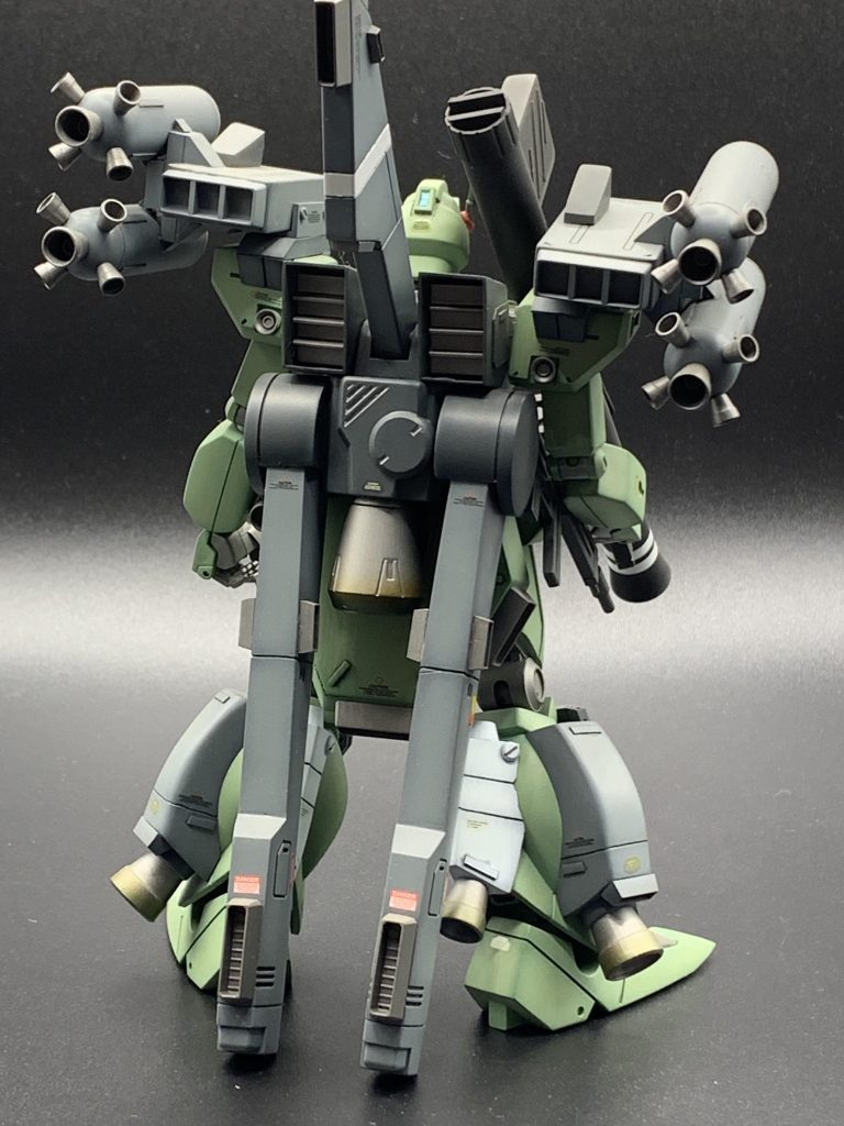 後ろの2本のスタビライザーがつっかえ棒になっているので、倒れる心配はありません。