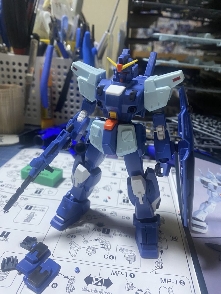 制作途中。改造点はそこまで多くありませんが手足を延長工作したりしてます。