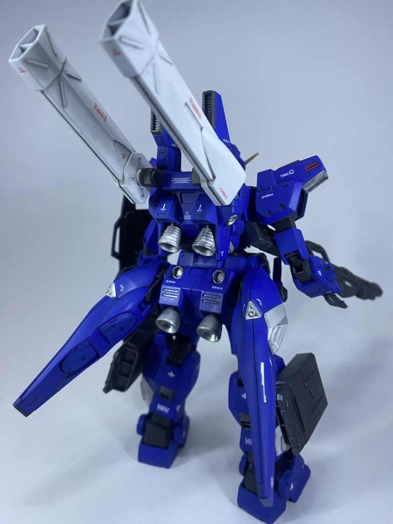 上部：試製式シュツルムブースター下部：試製式テールバインダーそれぞれGP04、GP03と同系統の装備となるが簡易的なものになっている。
