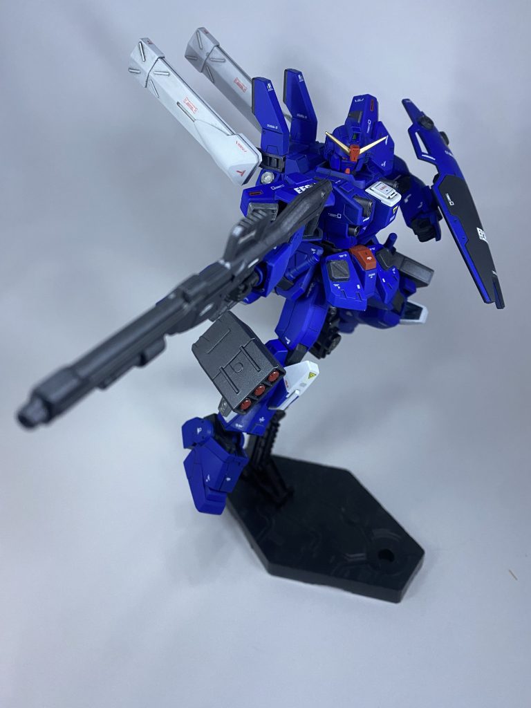 武装：大型ビームライフル（ビームジュッテ装備）、脚部3連ミサイルポッド×２ 、ビームサーベル×2、腹部有線ミサイル、胸部バルカン砲、頭部バルカン砲