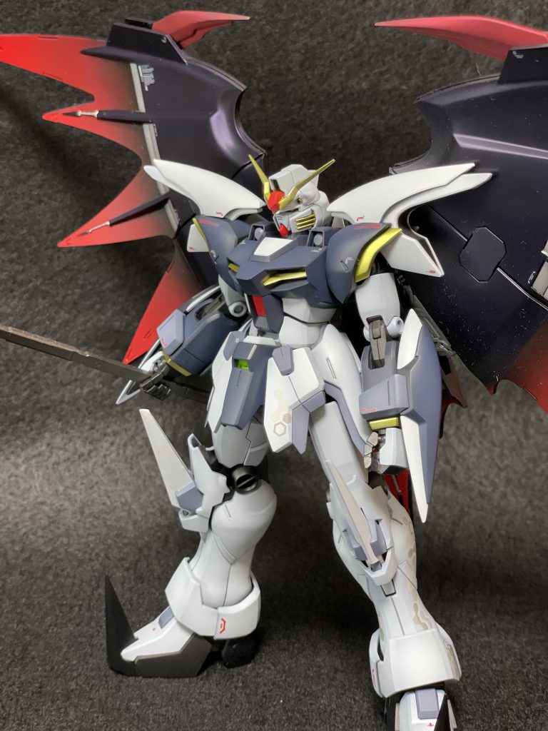 部分的にヘックス迷彩デカールを貼っています。