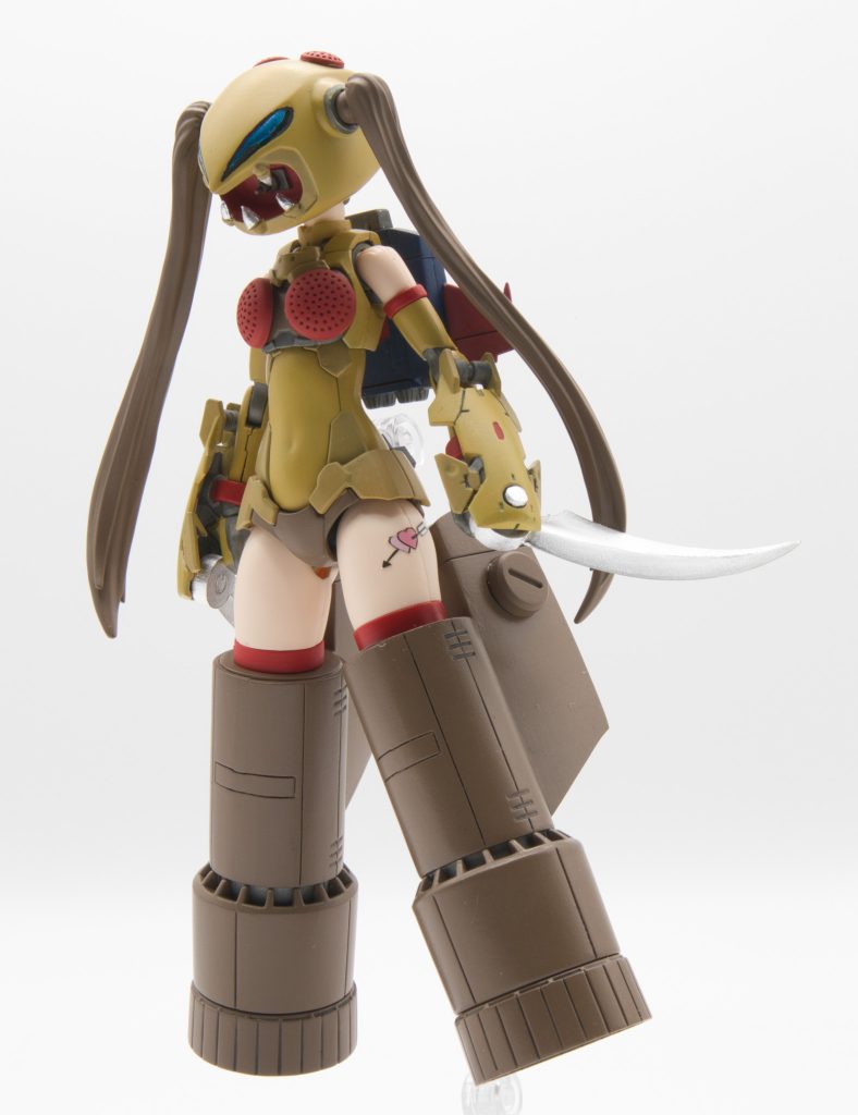 ガイドラインによるとガンプラ以外のキットとのミキシングはヘッドユニットがガンプラであることは重要っぽいですが、頭はザクレロそのものにしたから安心のガイドライン準拠ですw。が、それだと女子力が足りないのでツインテールをつけました。ザクレロの腕っぽくも見えるしいい感じ。ハートマークはザクレロハロのシールを黒フチに沿ってナイフで切り取って(これが一番大変だった)太腿に貼ってます。タトゥーっぽくて良い感じ。