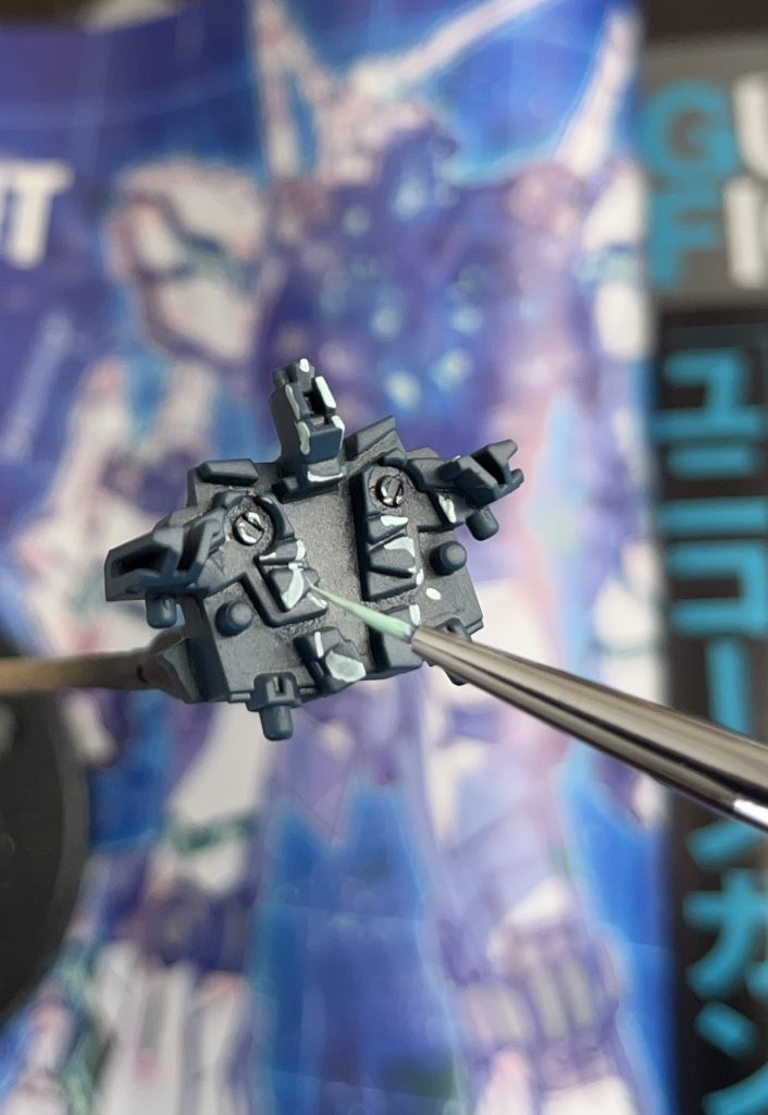 エアブラシ で覚醒モードに塗装し直して、輝きを筆で表現します。