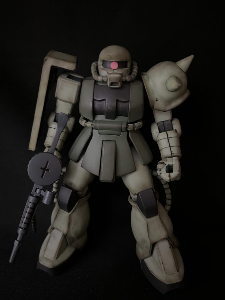 以前RGザク作ったので今回はHGUCを作りましたが、個人的にHGUC版の方が好きかも、いかにもザクです!って感じがとても良い!