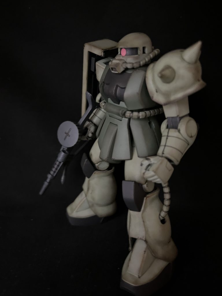 モノアイとザクマシンガンの光学サイトは蛍光ピンクで塗ってますがブラックライトが行方不明で光らせられず…以前投稿した娘エアリアルに蛍光グリーン塗ってあげて遊んだ時だと思う…その後もキャッキャ楽しそうに遊んでたし…