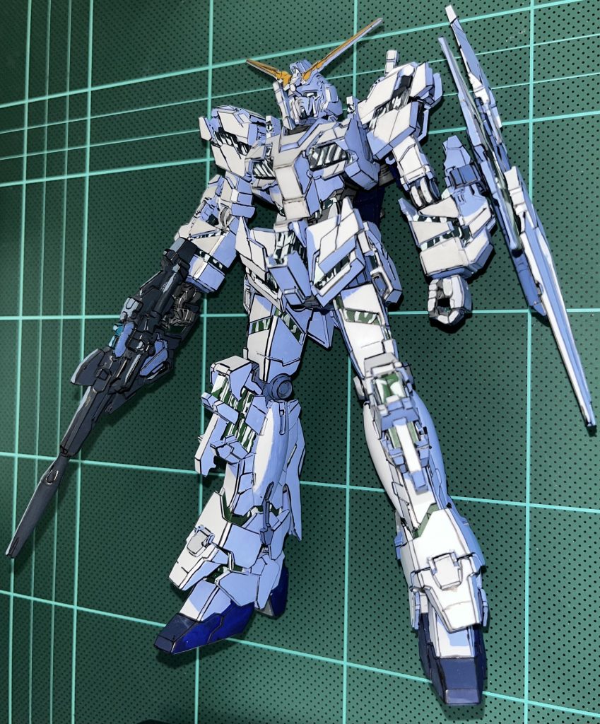 ホビージャパンの「ガンプラ凄技テクニックHG編」のプロモデラー林哲平さんの作例を参考に作成しました。