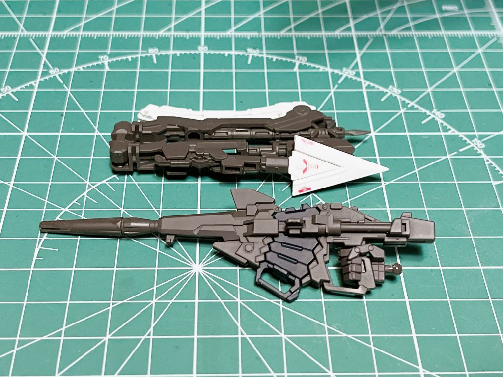 武器類も手抜きです。このペルフェクティビリティ、あまり武器類を持たせてポージングしたくない感じなので……。