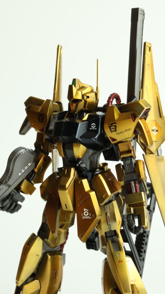 塗装は光沢ブラック下地にシャンパンゴールドっぽく調色したスターブライトシルバー→クリアイエロー+クリアオレンジ+蛍光オレンジ+クリア－という謎レシピ