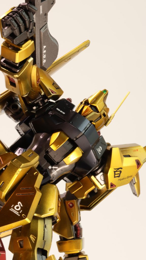 上空へ向けての射撃ポーズ