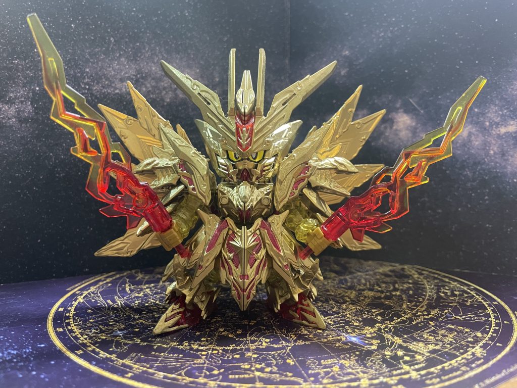 武器の無いキットですので、何を持たせるか非常に悩みます。私はあまり皆さんと被らないようにレゴからいただきました^_^思いの外いい感じでは無いかと！