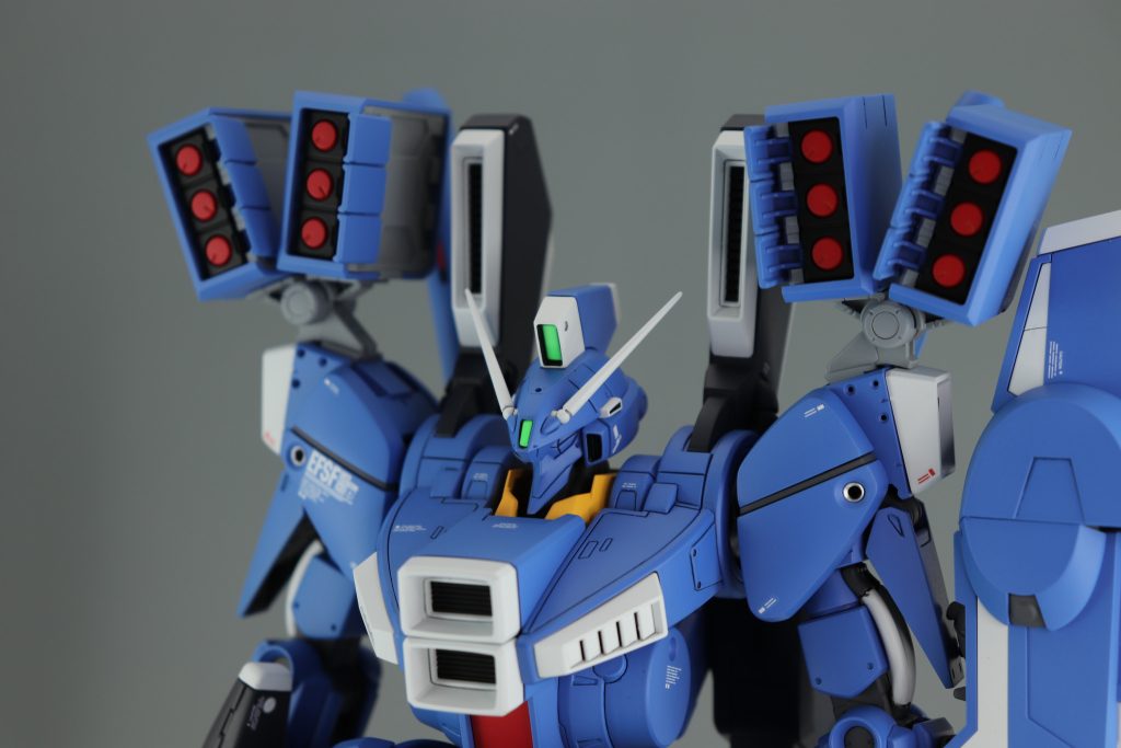 ミサイルコンテナ。ザクのミサイルコンテナに似てると思っていましたがムック読んで本当にザクのキットから流用したものだったそうで・・・