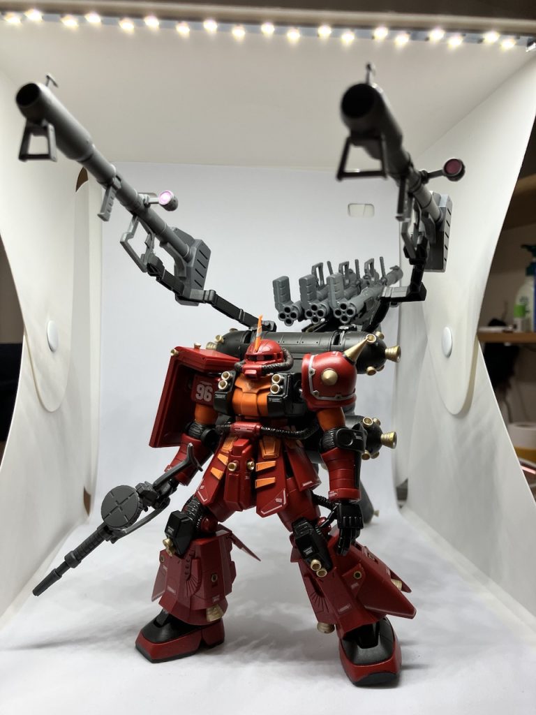 後ろのタンクで支えてます。