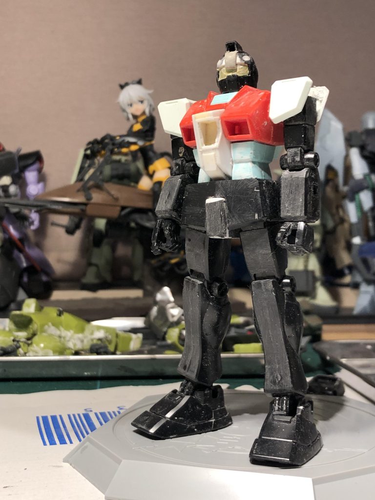 作業中の様子。実はベースは去年横浜ガンダムを見に行った際に購入したエコプラジムです。