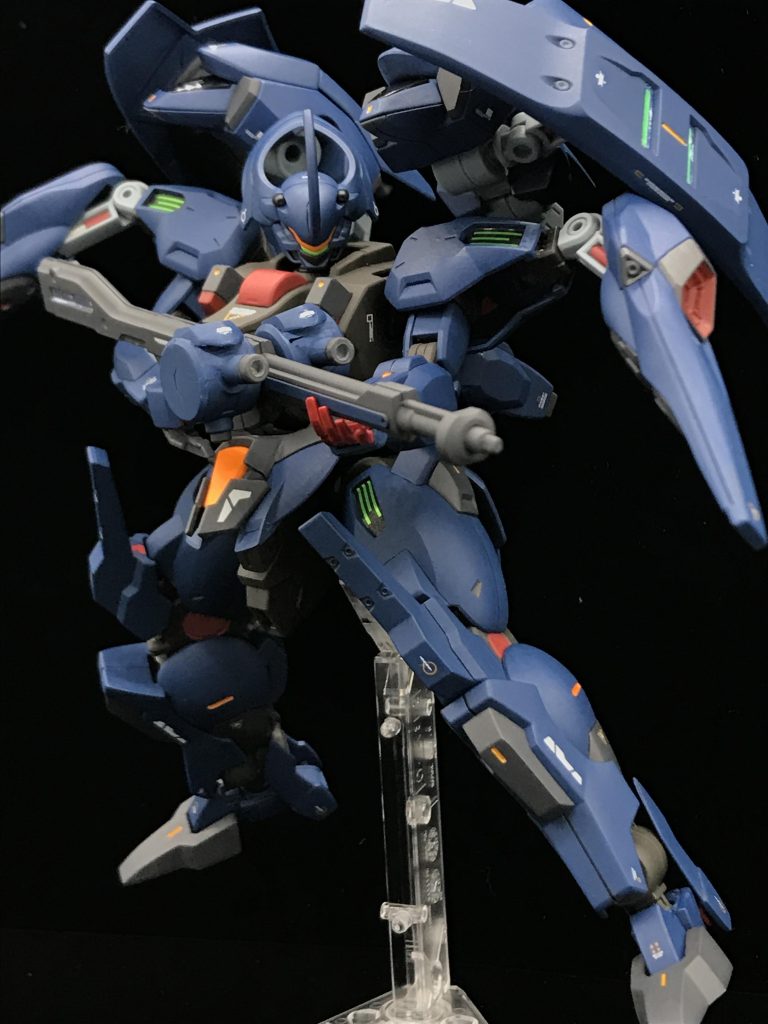 大型ライフルに磁石を埋め込んで、インコム風のものを取り付けました。