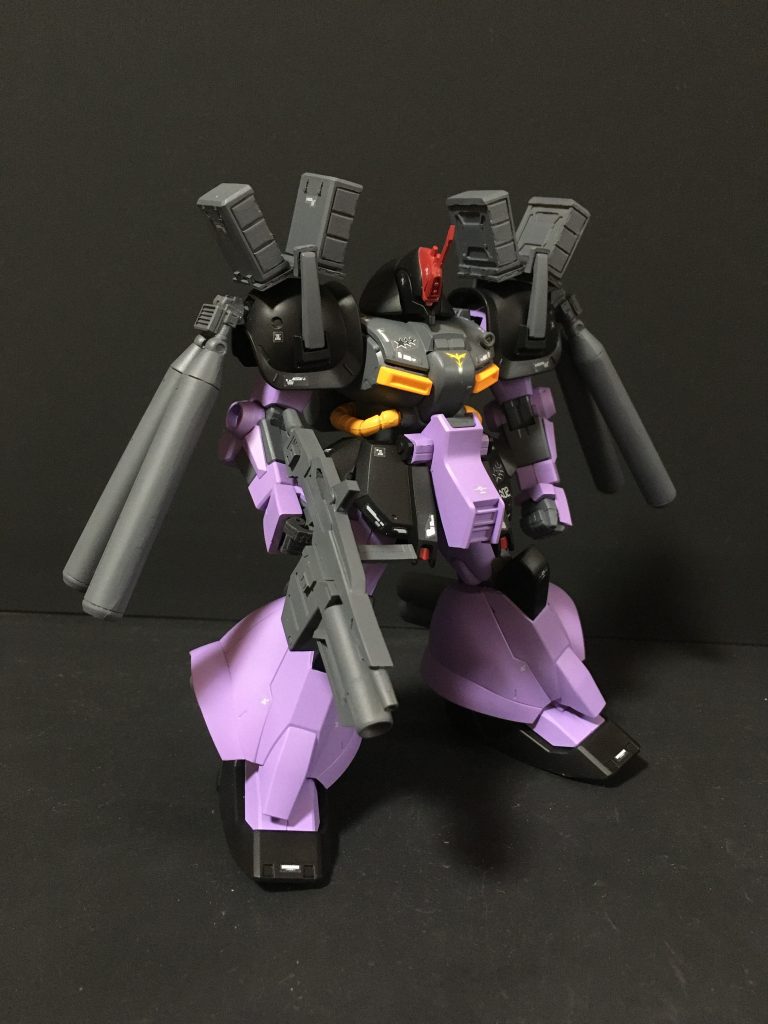 正面右ジオンのペズン計画を連邦が引き継いで開発したゼク・アインをネオジオンが接収したという脳内設定です。