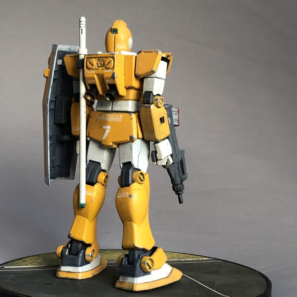 ジムライトアーマー同様、2コイチしなくても作れるMSVであるジムトレーナーさんですが、前述のライトアーマーに比べると少し面倒な加工が必要です。