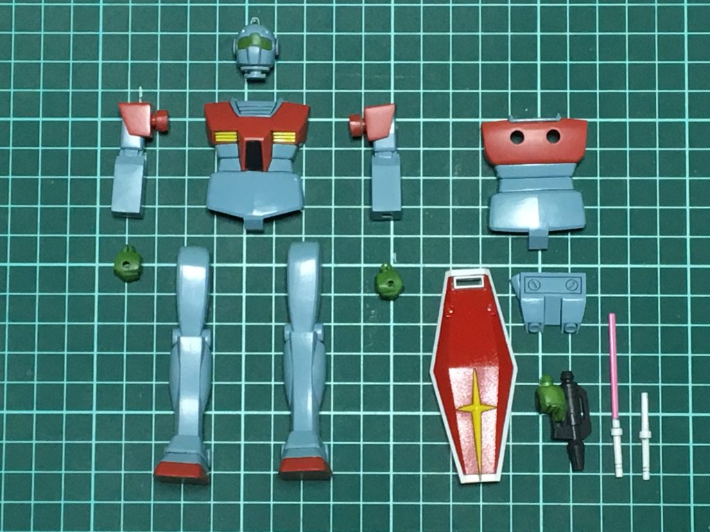 塗装にコツが必要すが、スミ入れ後塗装を行ってもスミ入れラインは残ります。(塗装色との相性もあり) 私は塗装後のスミ入れが出来なかったので、スミ入れ→塗装の順で製作を行うことにしました。塗装よりスミ入れで完成度の善し悪しが決まるような気がします。仕上げ工程