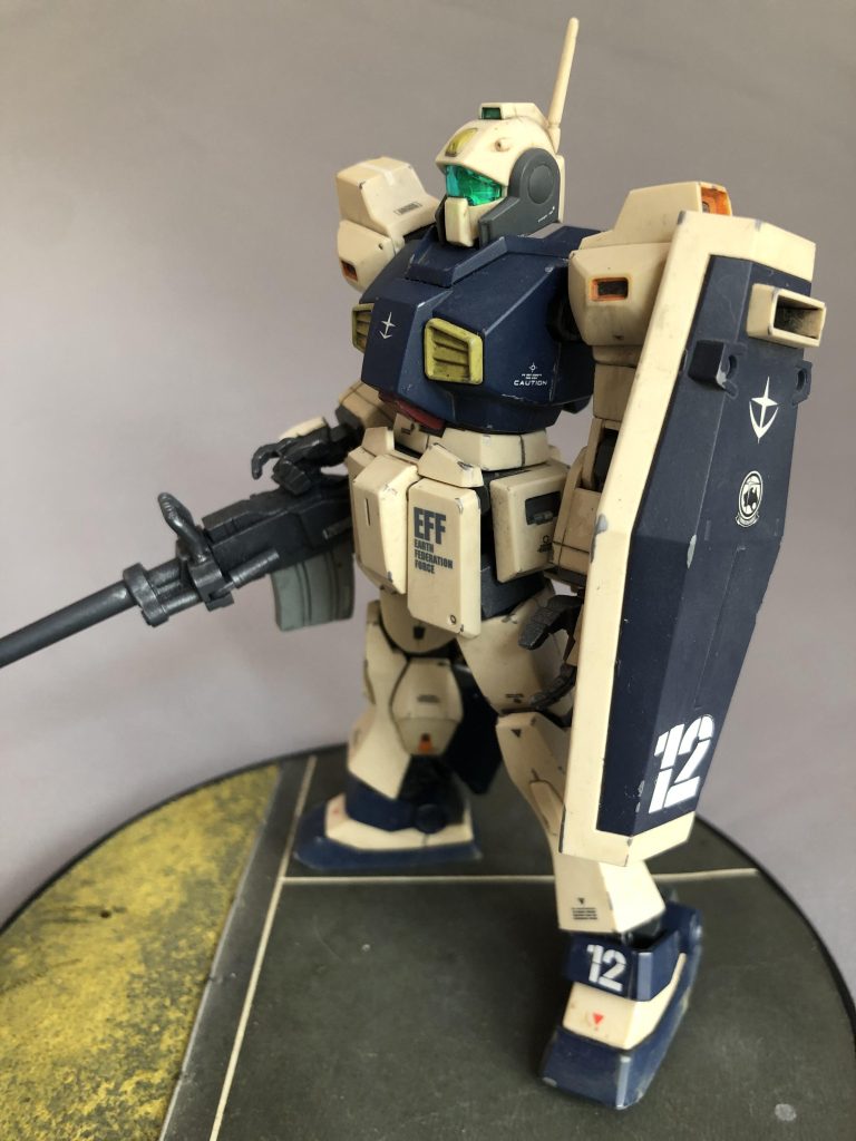 同じく劇中ではシールドは装備していませんでしたが、何となくジム楯が似合いそうなカラーリングだったのでジム改よりシールドをいただいています。