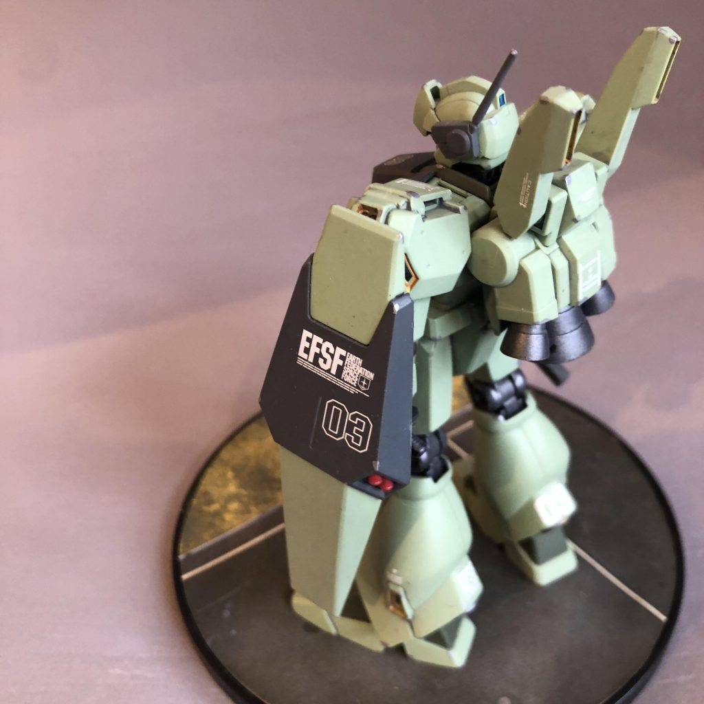 D型ジェガンの成形色ってほぼ「ザク色」ですよね。