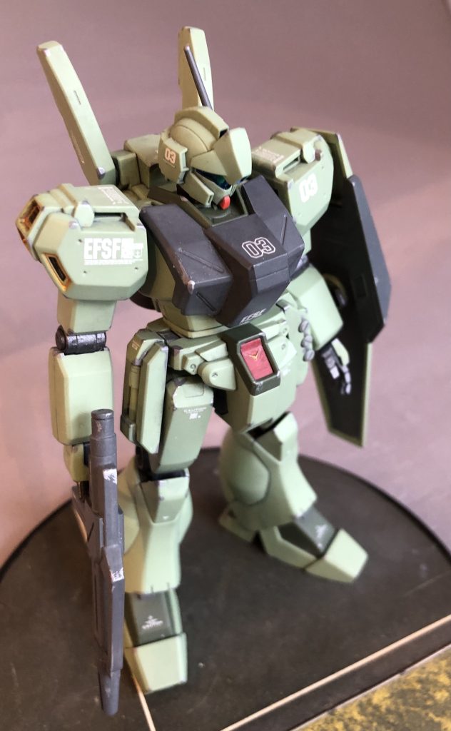 寄りで1枚。逆シャアのオリジナルジェガンとの違いは頭部・腰部。そして肩部ですが特に肩のデザインがコンパクトに引き締まって量産機としての説得力を上げていると思います。