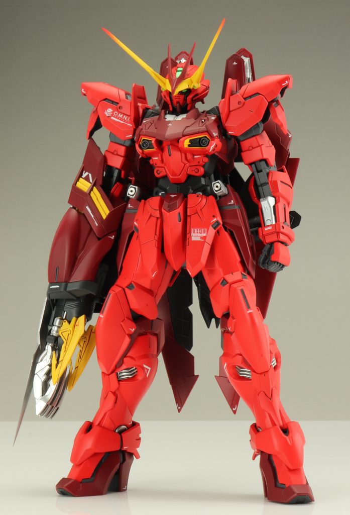 立ち姿メインで制作しております。スジ彫り追加したりメタルパーツを使っています。