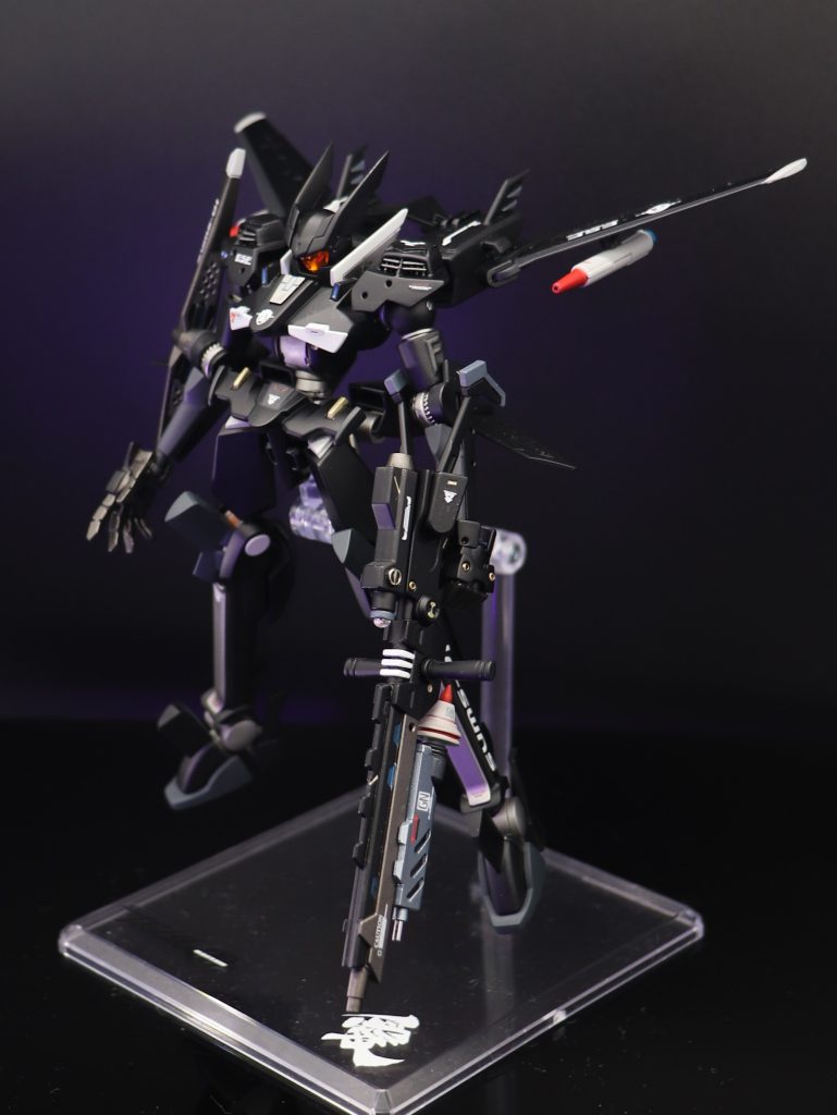 カスタムレールガンの下部に三連装GNビームガンを装備