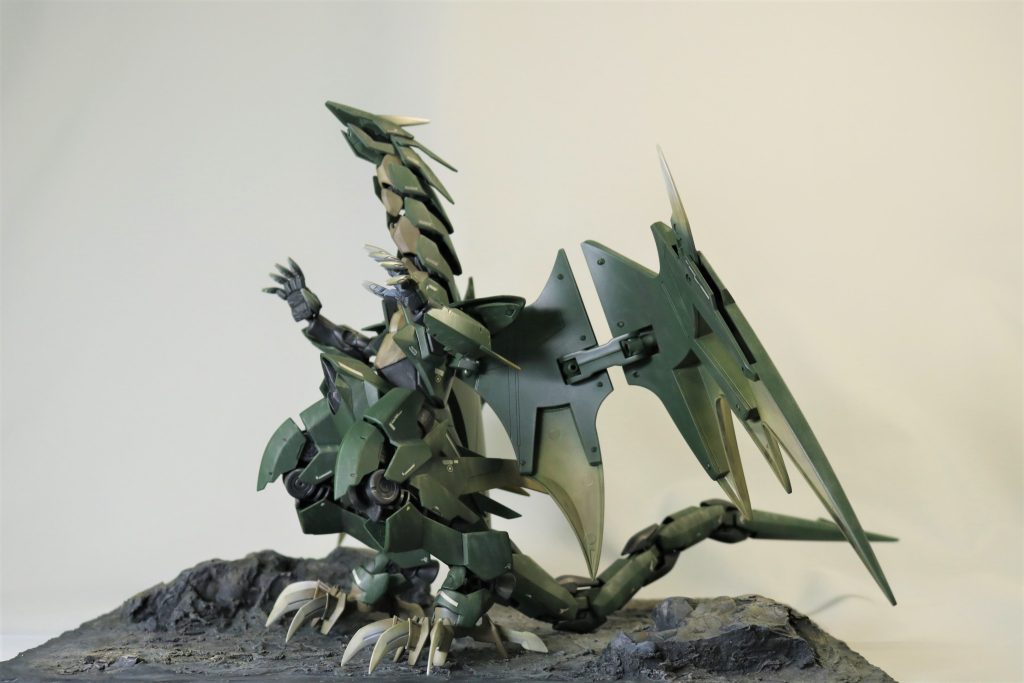 もう一回咆哮ポーズ。横からみると結構なボリューム。