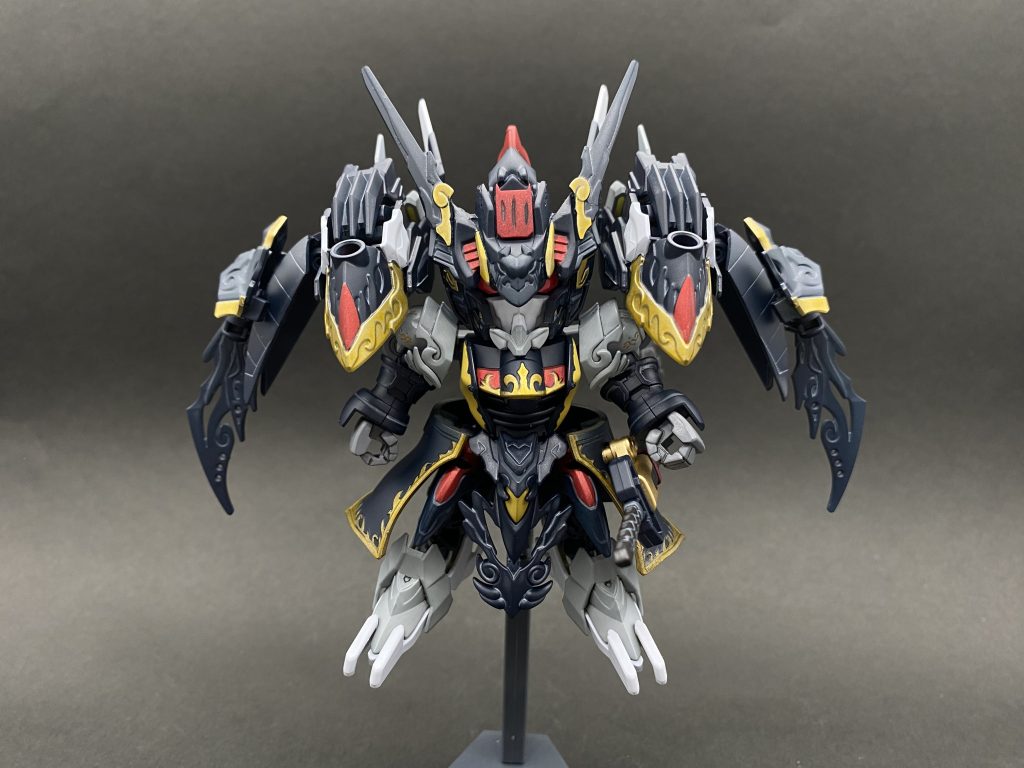 頭は佐助デルタ、ボディはエドワードセカンドV、下半身は馬超バルバトス、背負い物は悟空インパルスをベースにシルエットがファラクトになるようにパーツを貼り付けていきました。