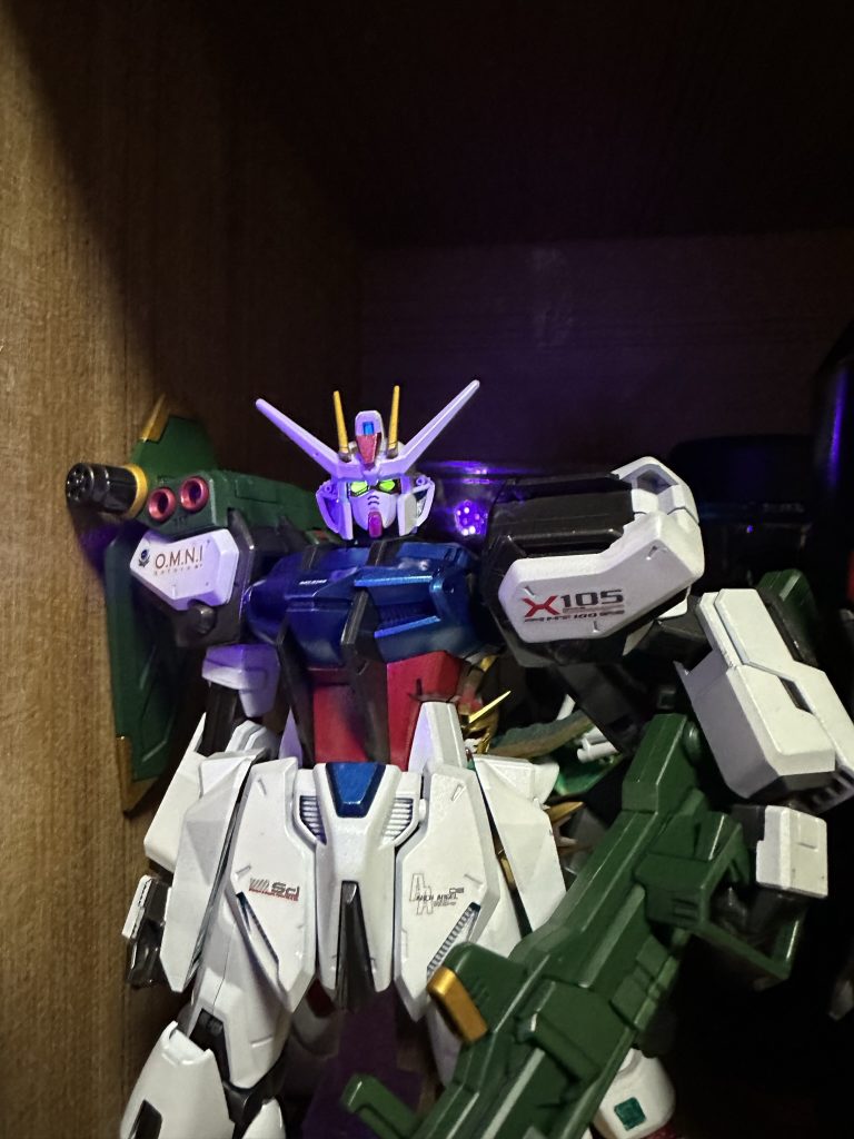 センサーは蛍光塗料を使用。一応気分で発光できるようにしてますwちなみにデカールはあった物の中から適当にみつくろいました。