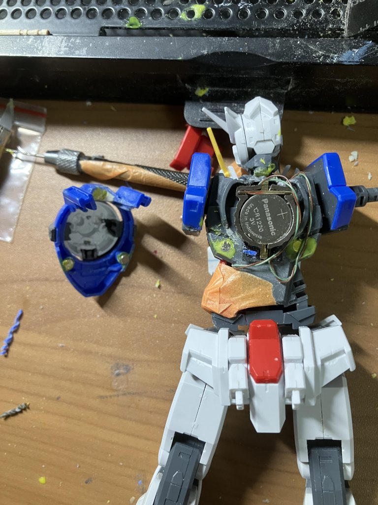 電池BOXはGNドライブ内部に隠してあり、ネオジム磁石を仕込むことで電池交換をしやすくしています。