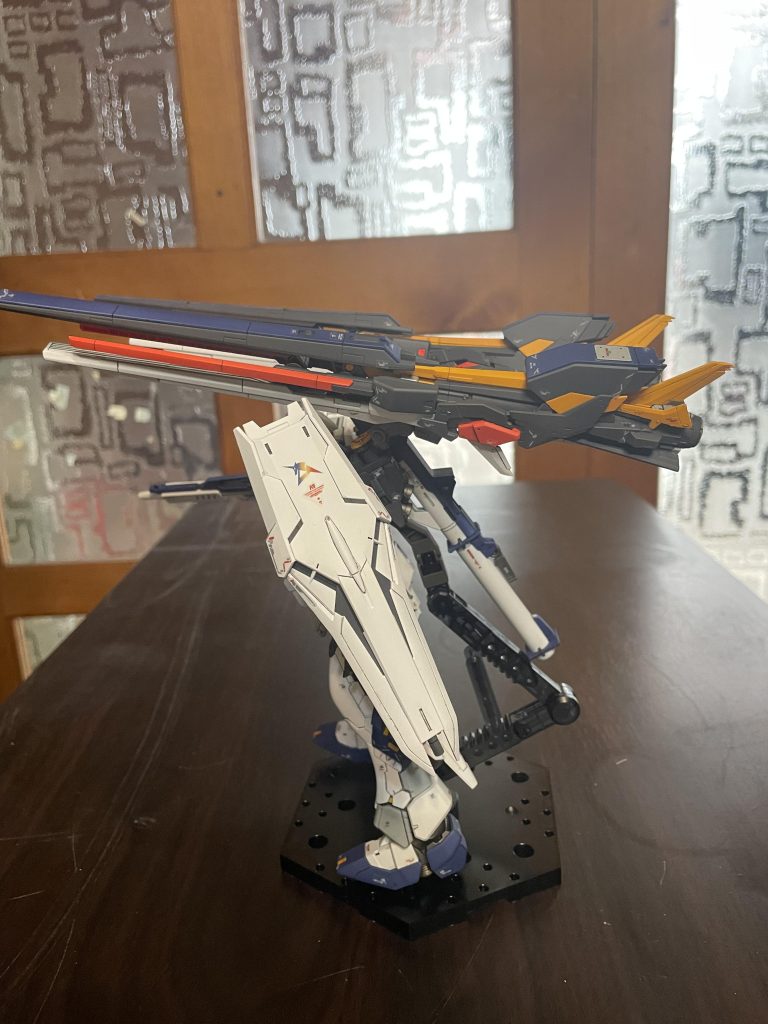 スタンドは今作成中の「白い巨砲」メガバズーカランチャーからのハイニューガンダム 用スタンドです。これからメガバズーカランチャーもミキシングしてあるものを作るんです。