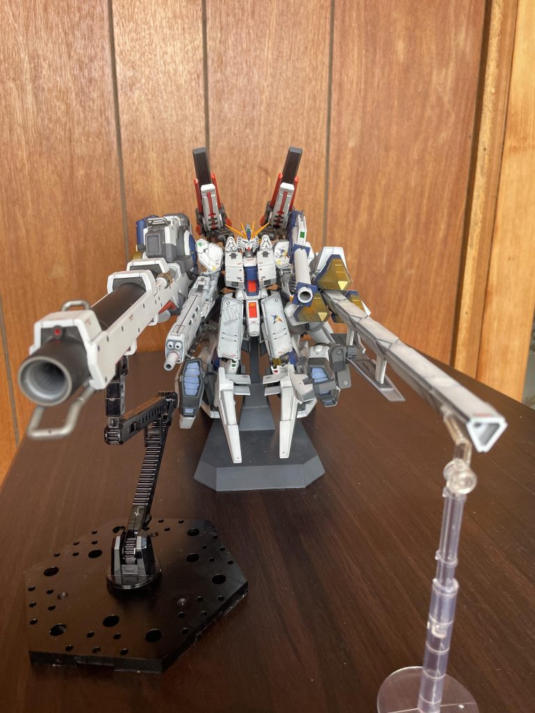 RGνガンダム 93ff×2、HWSキット、メガバズーカランチャー、ナラティブガンダムA装備のキットと5個イチという出費でしたが、それぞれに組み立て飾っているので、もったい無い事にしていないです^_^