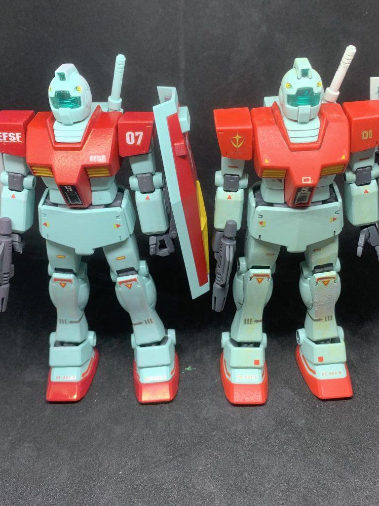 昔作ったのと(右側)ツーショットになります。昔のは合わせ目消しが甘いのか汚れが目立ってます。