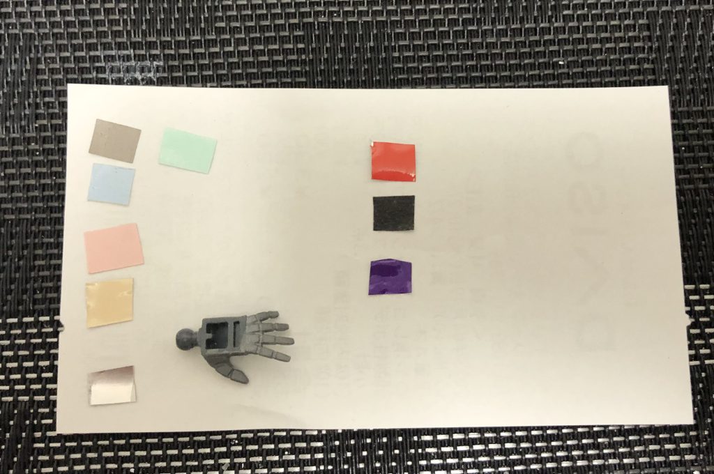 手が寂しかったので、ニュアンスカラーにする予定でテストしました🎨 が、バックパックをサンドカラーにしてるので合わせました🔻