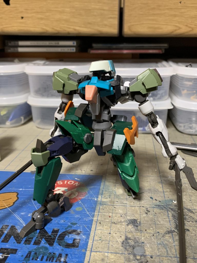 これにより立膝ポーズも可能に。