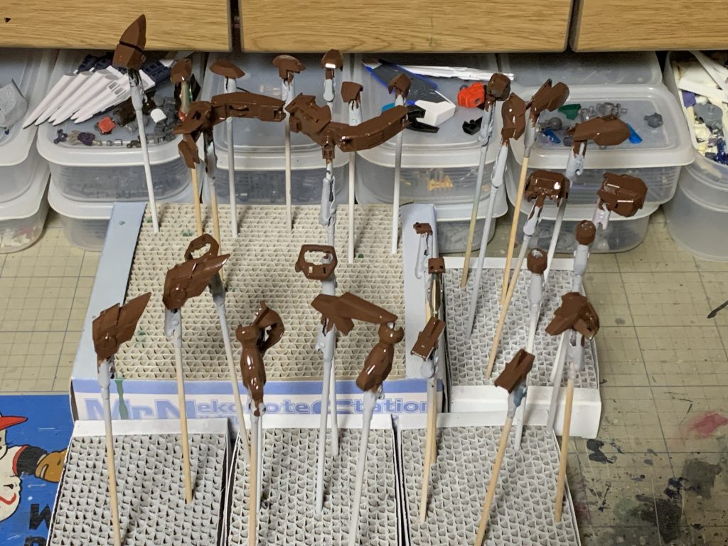 塗装はいつものようにサフ無しの筆塗り。暗い赤を目指して調色したのですが何故か茶色に😖でもまぁ良いかと妥協してそのまま塗って仕上げました。多少でも忍者っぽく見えると良いんですけどいかがでしょう？ 